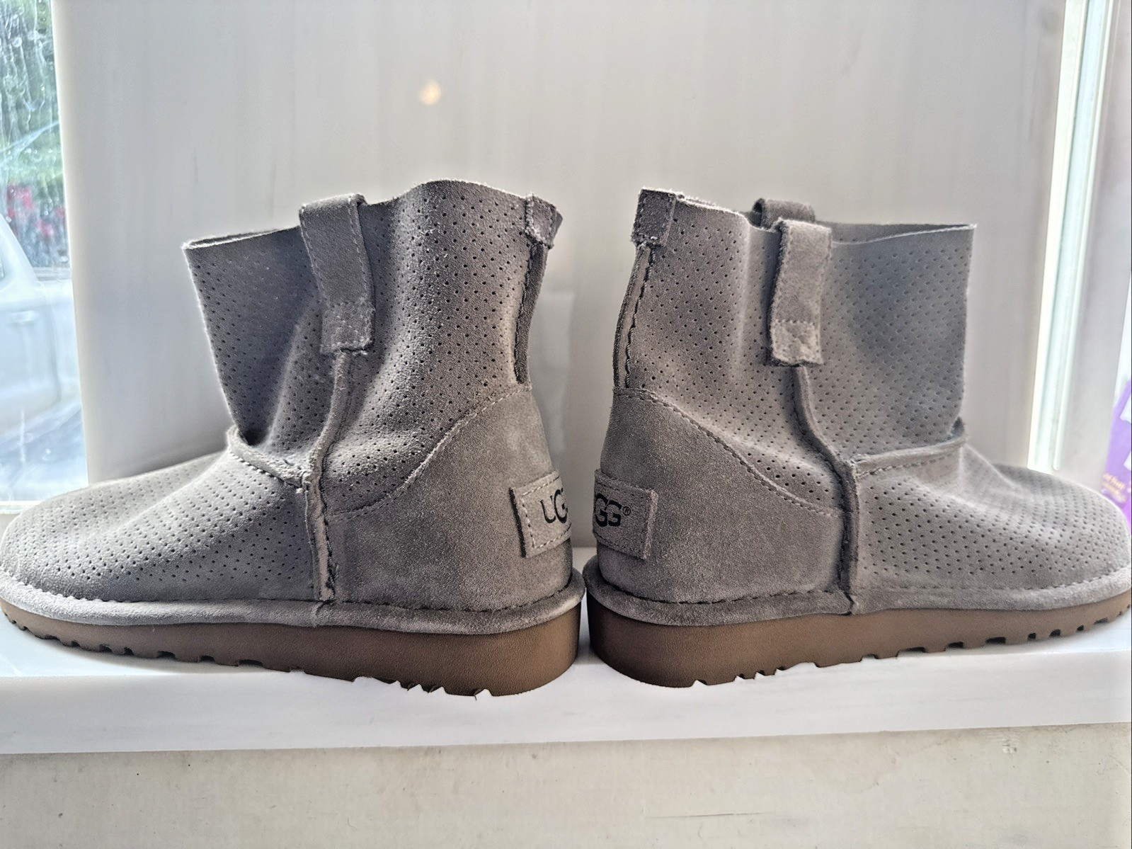 UGG Women’s Classic Unlined Mini Perf Boots, 1016852 Size 5 New Without Box
