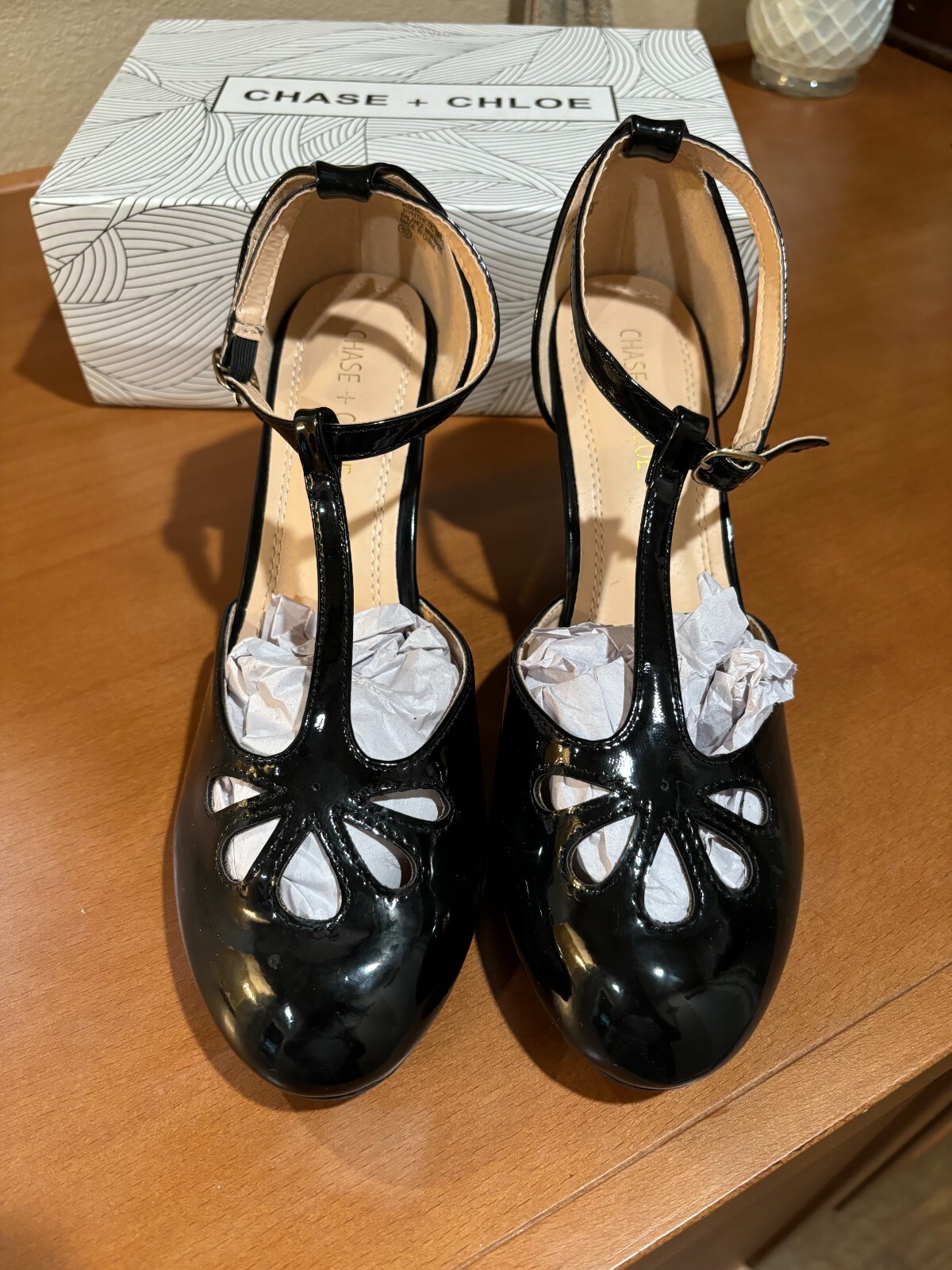 Chase & Chloe New Kimmy-Women’s Teardrop Cut Out T-Strap Mid Heel Dress Pumps