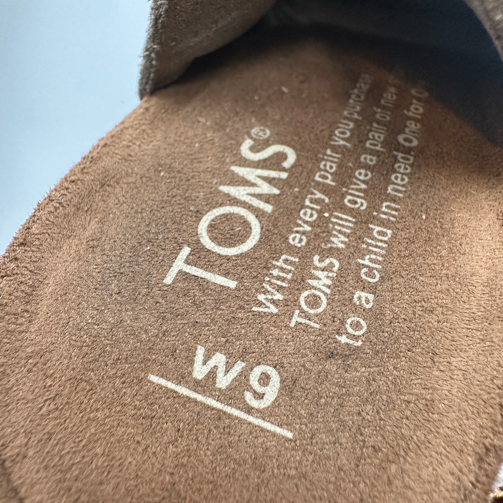 New TOMS Majorca Peep Toe Booties 9 Taupe Suede Block Heel Boho Festival Sandals