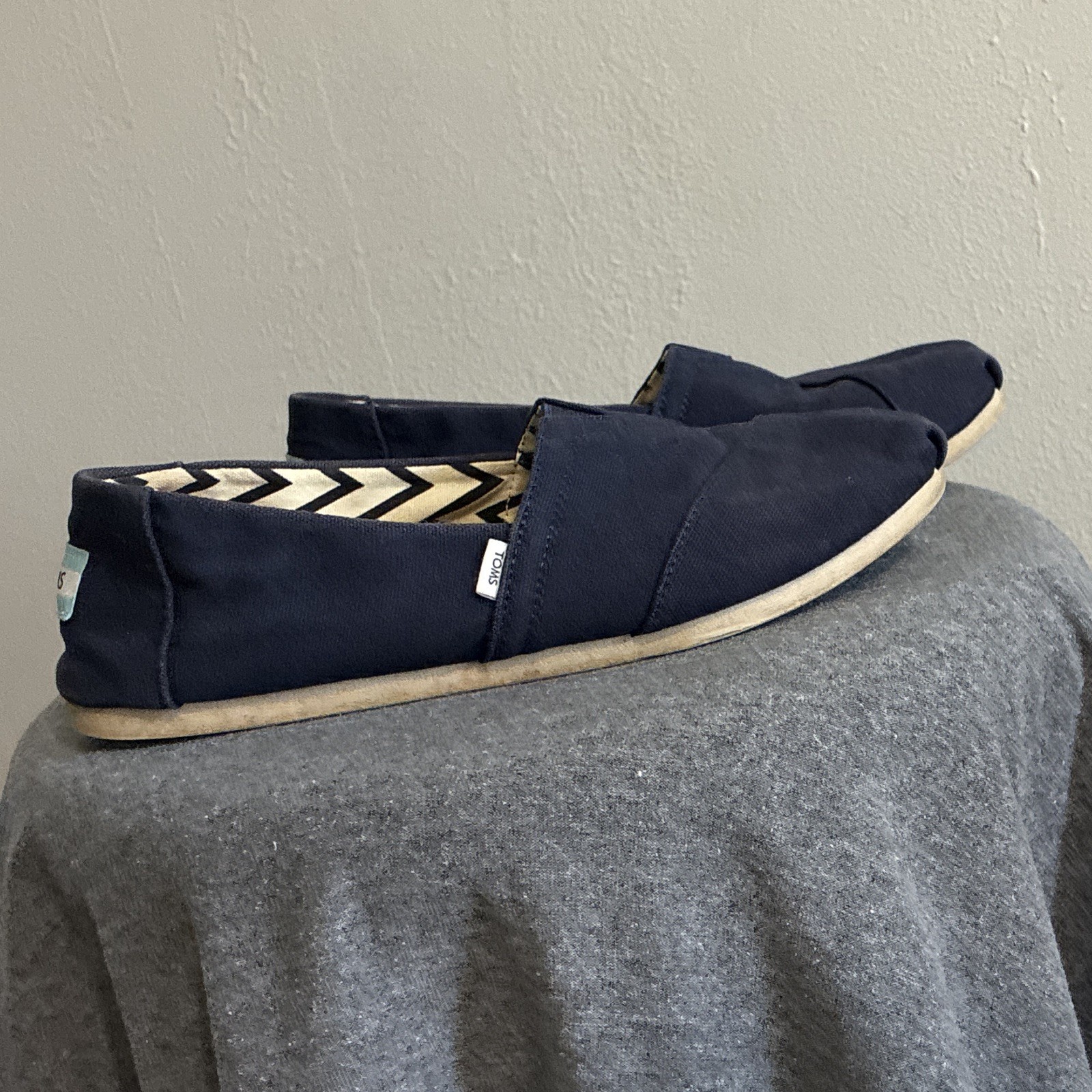 TOMS Women’s Blue Canvas Slip-On Flats US 8 Chevron Lined Round Toe Logo