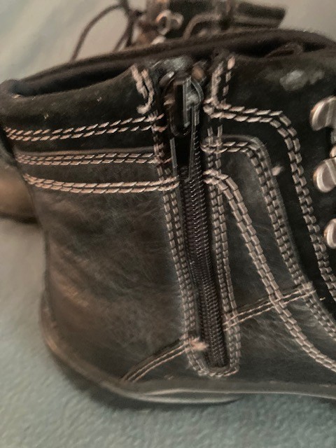 CLARKS Boots Laced Zip Black Leather & Synthetic Waterproof Boots 8.5M Women