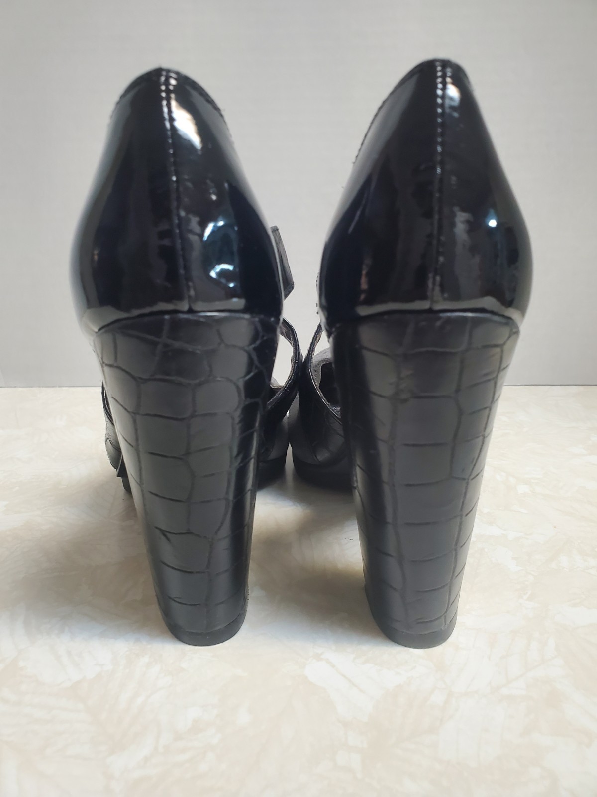 Women’s LIBBY. EDLEMAN Grey Suede Slip-On Faux Crocodile Pump