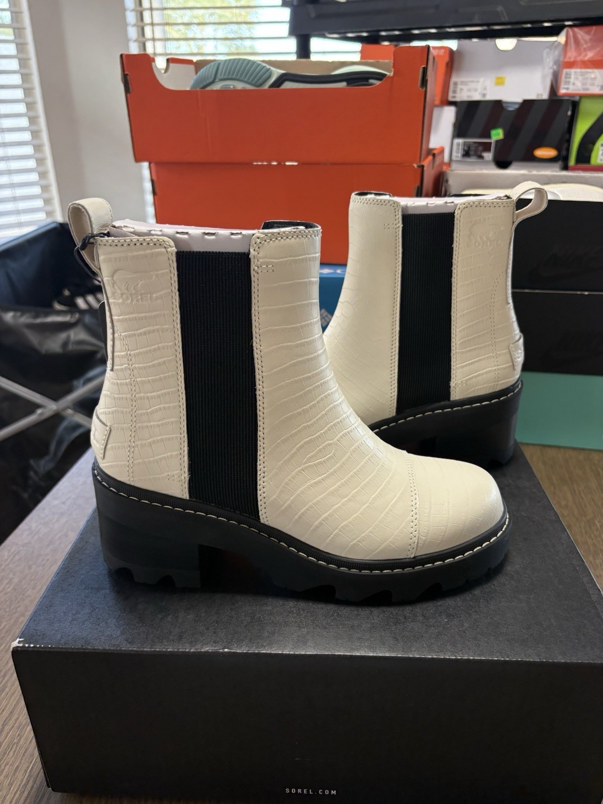 Sorel Joan Now Chelsea Boots Women’s (Size 7.5) Waterproof Chalk / Black