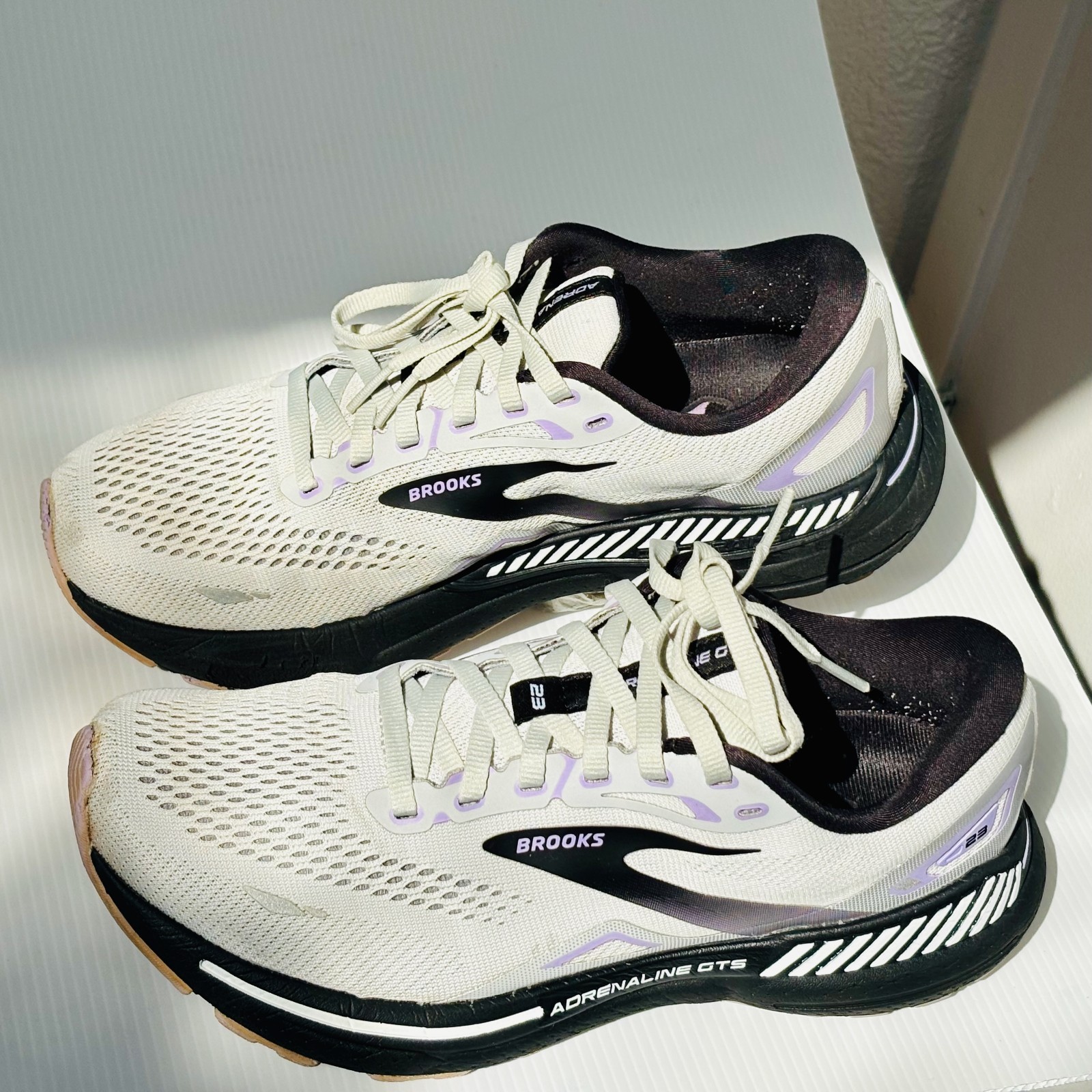 Brooks Adrenaline GTS 23 Women’s 9 B Gray Black Purple Running Shoes 120381