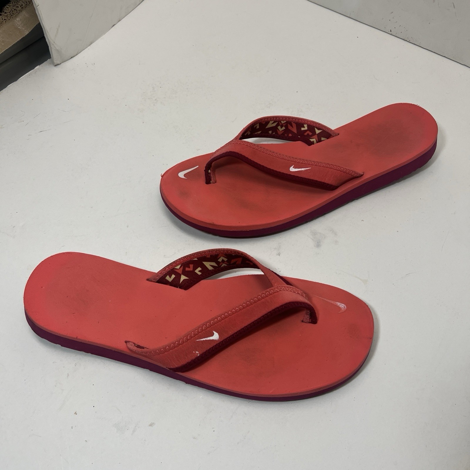Nike Womens Size 11 Flip Flop Thong Ultra Celso 314870-600 Fruit Punch Pink