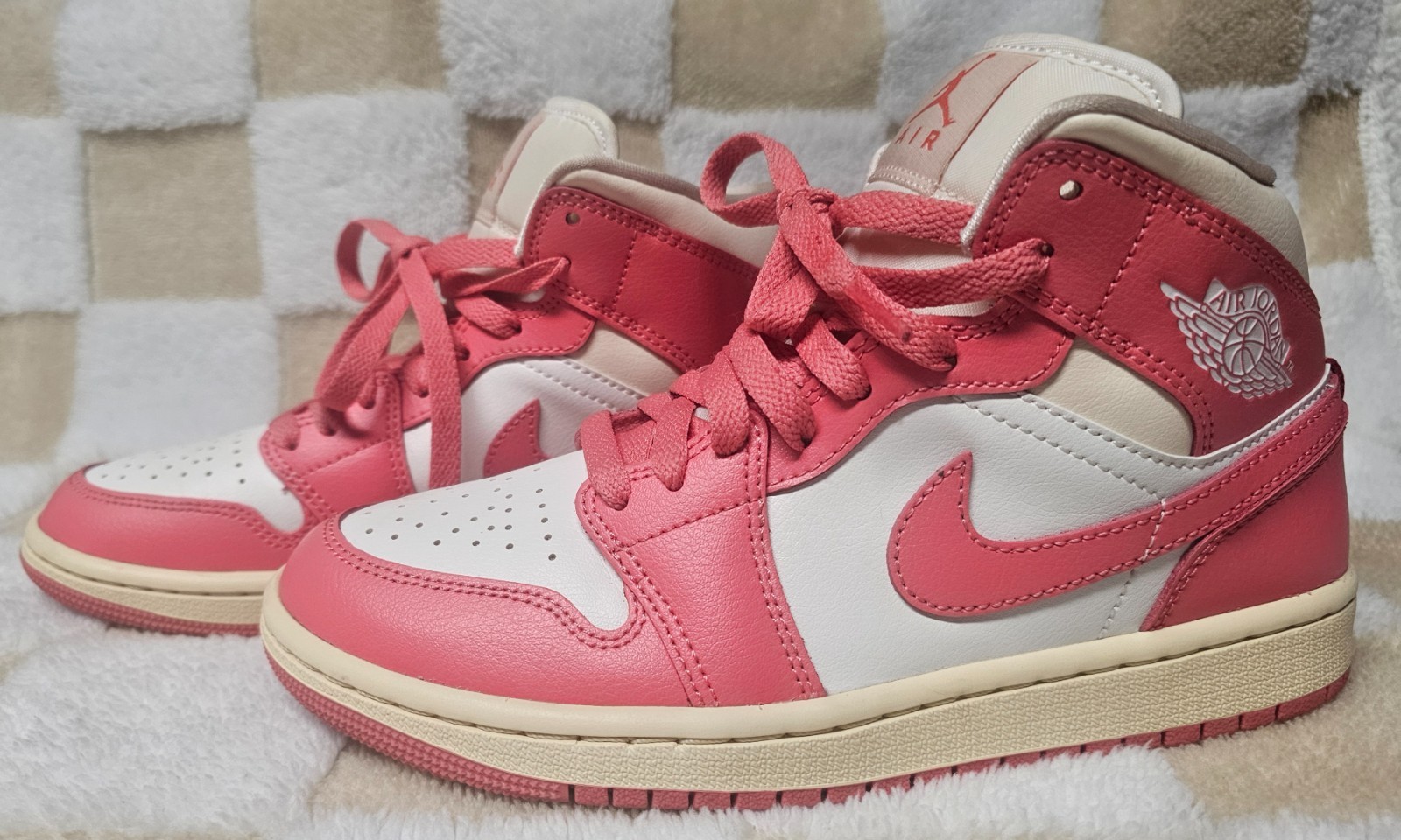 Size 7 – Air Jordan 1 Mid Guava Ice W