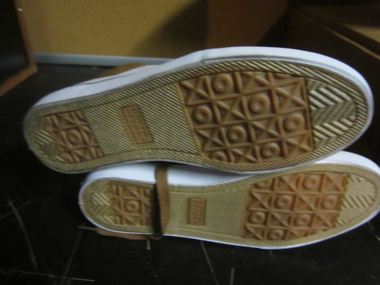Gotta Flurt Womens White and Brown Shoes – Size 6.5