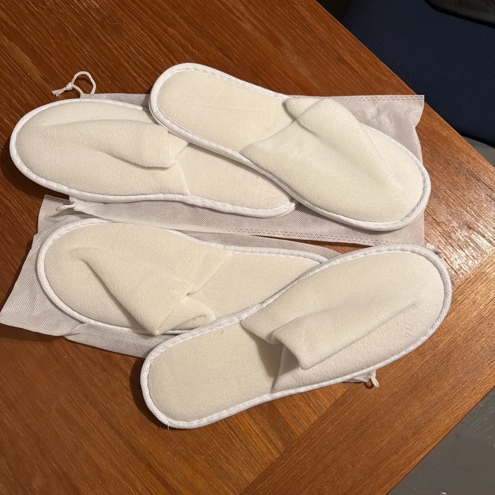 New Slippers Unisex 2 Pairs Bags Bathroom Spa Travelling Soft Non-slip 12”Long