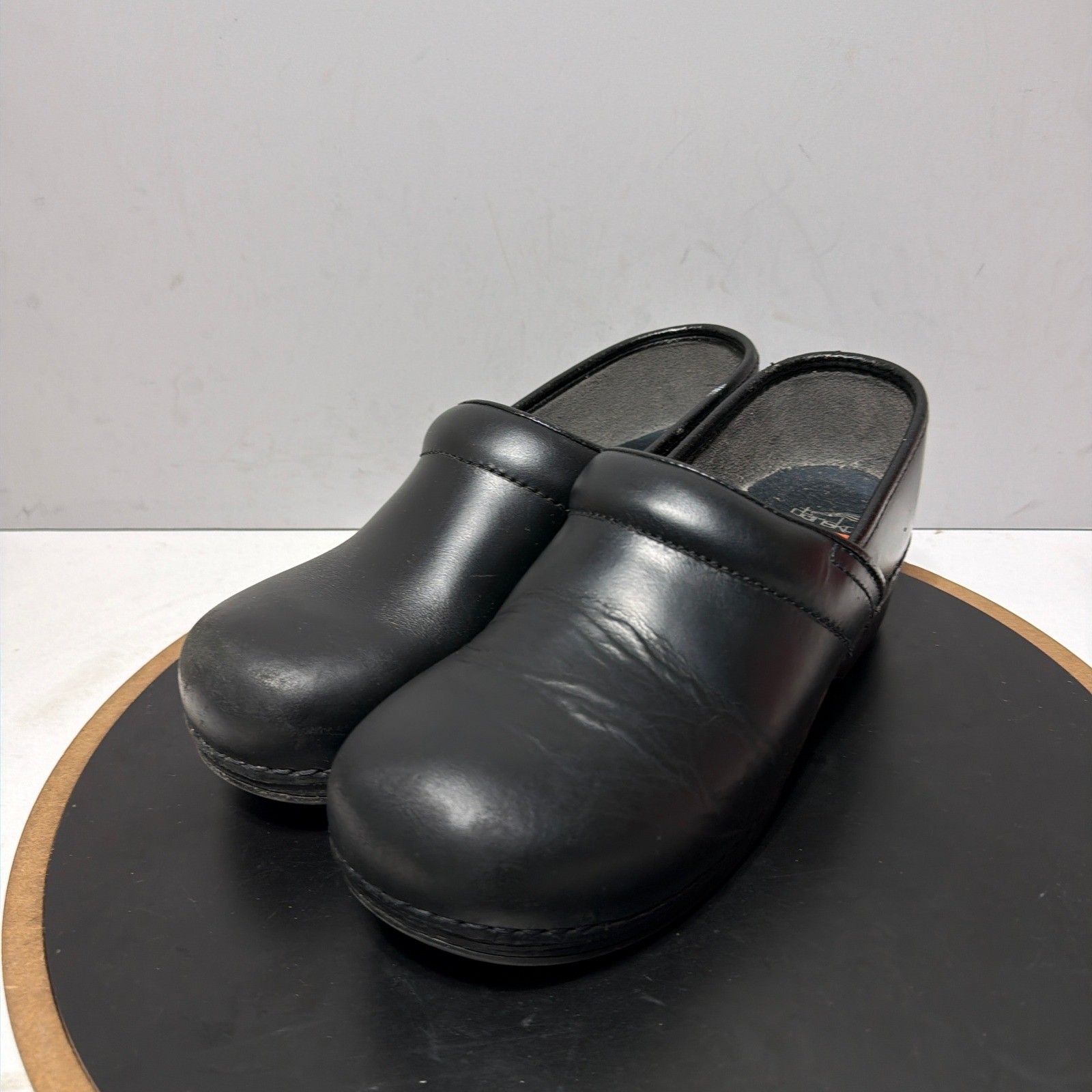 Dansko XP Professional Clogs Women Size 41 Slip Resistant Black Leather Workwear