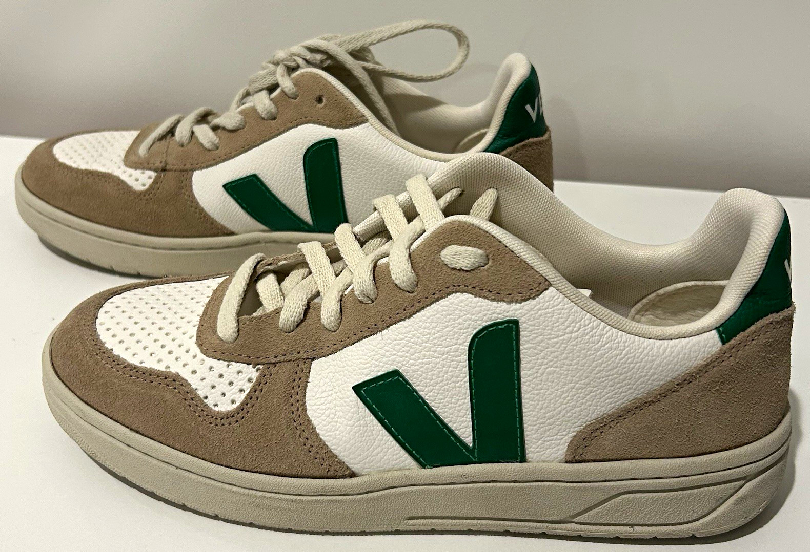 VEJA V-10 Women’s US 7 EU 38 White Beige Green Leather Suede Sneakers
