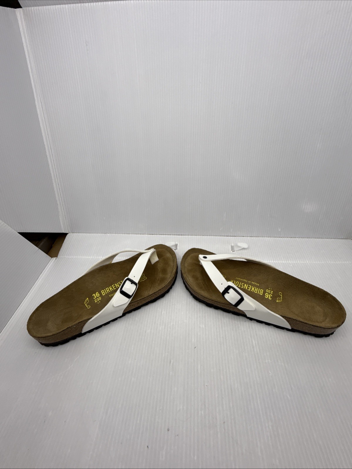 BIRKENSTOCK White Leather Sandals SIZE 36 Casual Slip On Thong style