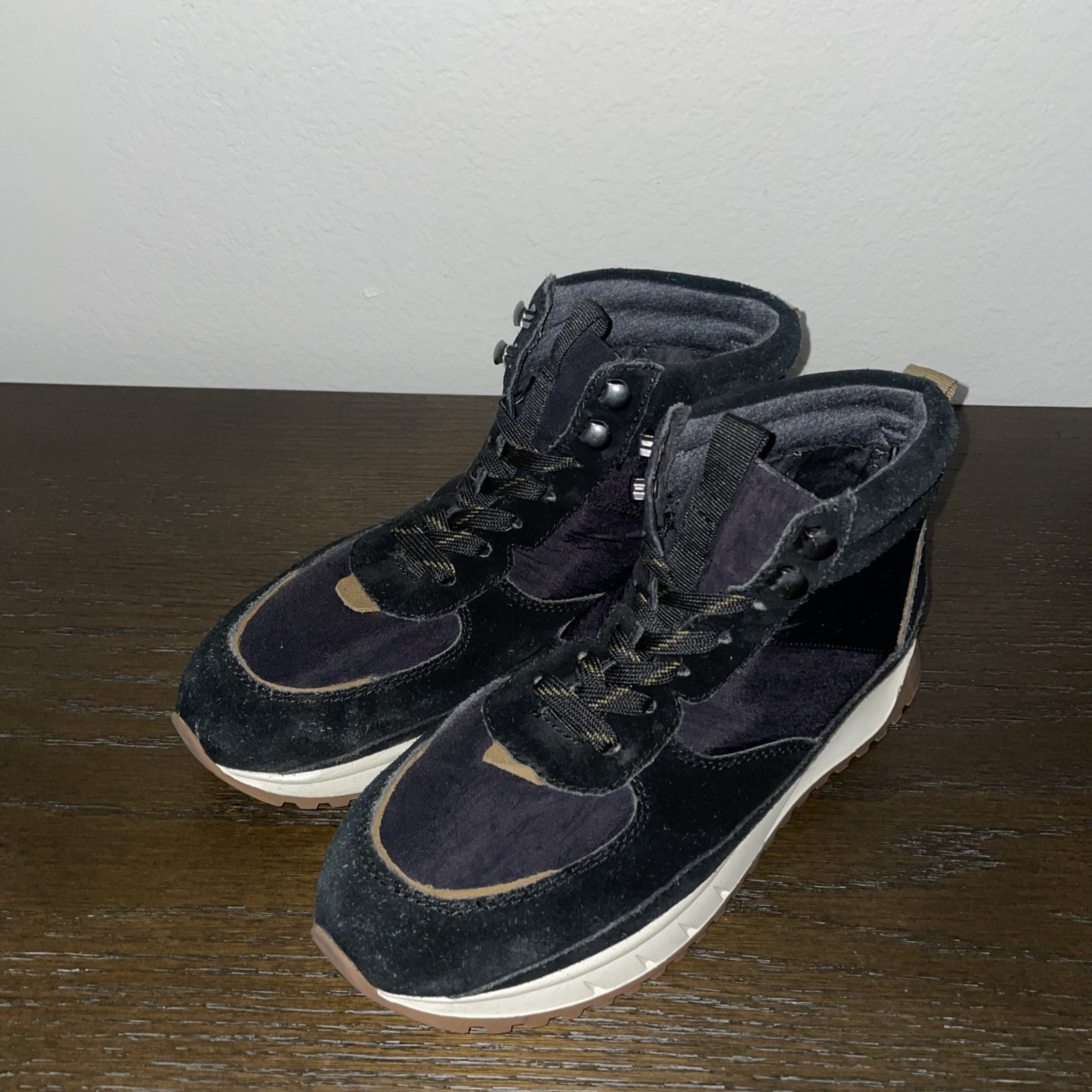 Madewell Sneaker Boot womens 7 Black Lace Up Nylon and Suede Water Resistant *
