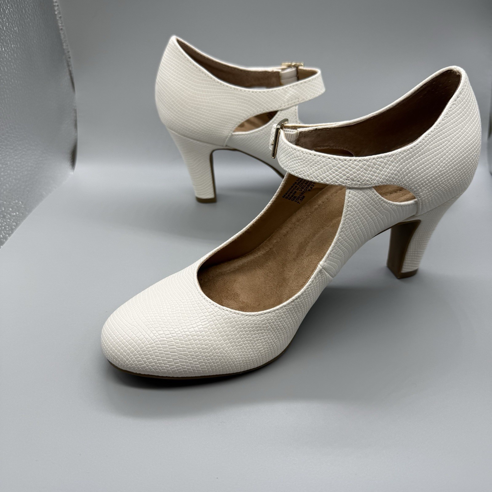 Giani Bernini Retro Style White Mary Jane Textured Heels Size 7.5 M