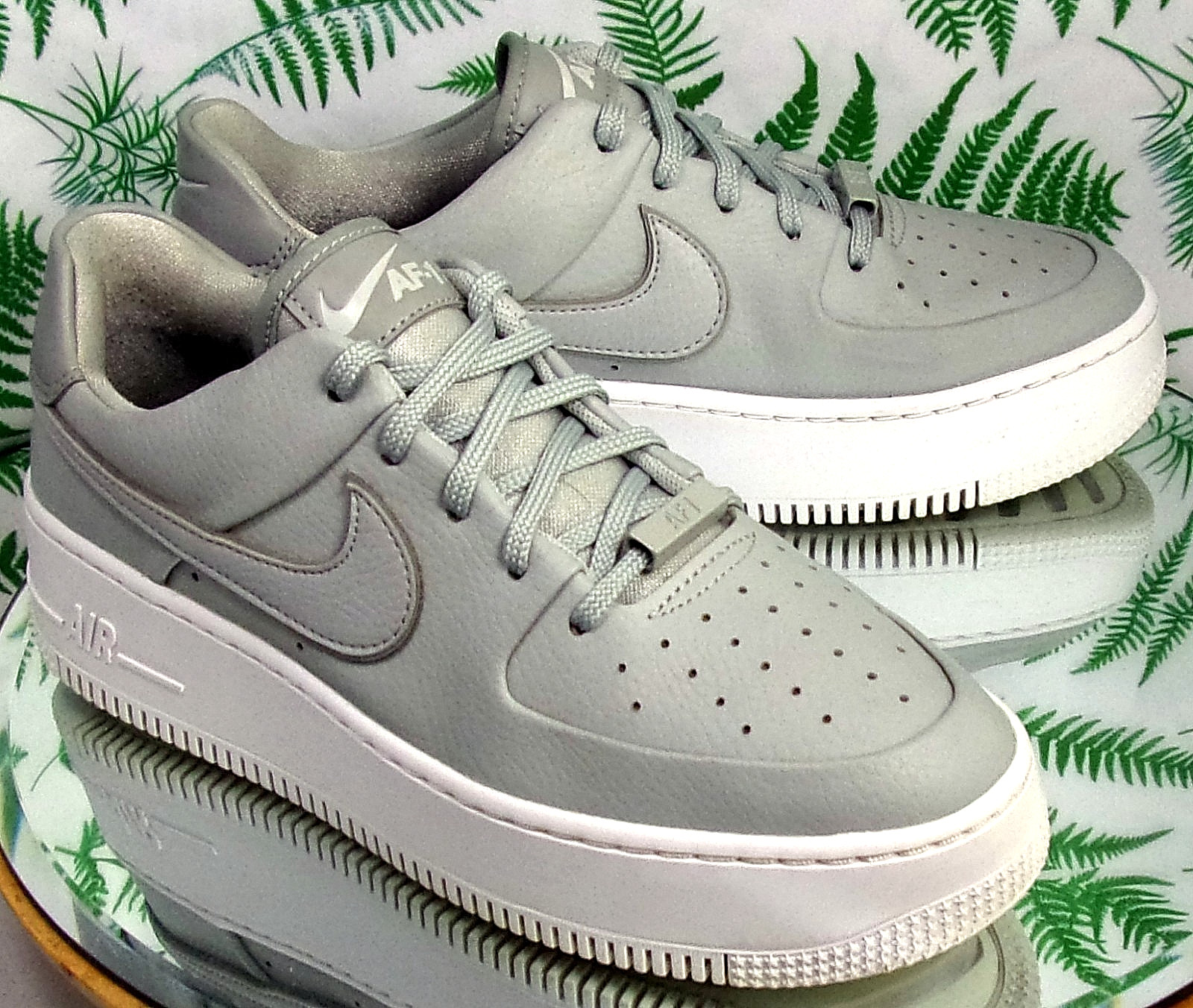 NIKE AIR FORCE 1 SAGE LOW GRAY LEATHER SNEAKERS FASHION SHOES US WOMENS SZ 8.5