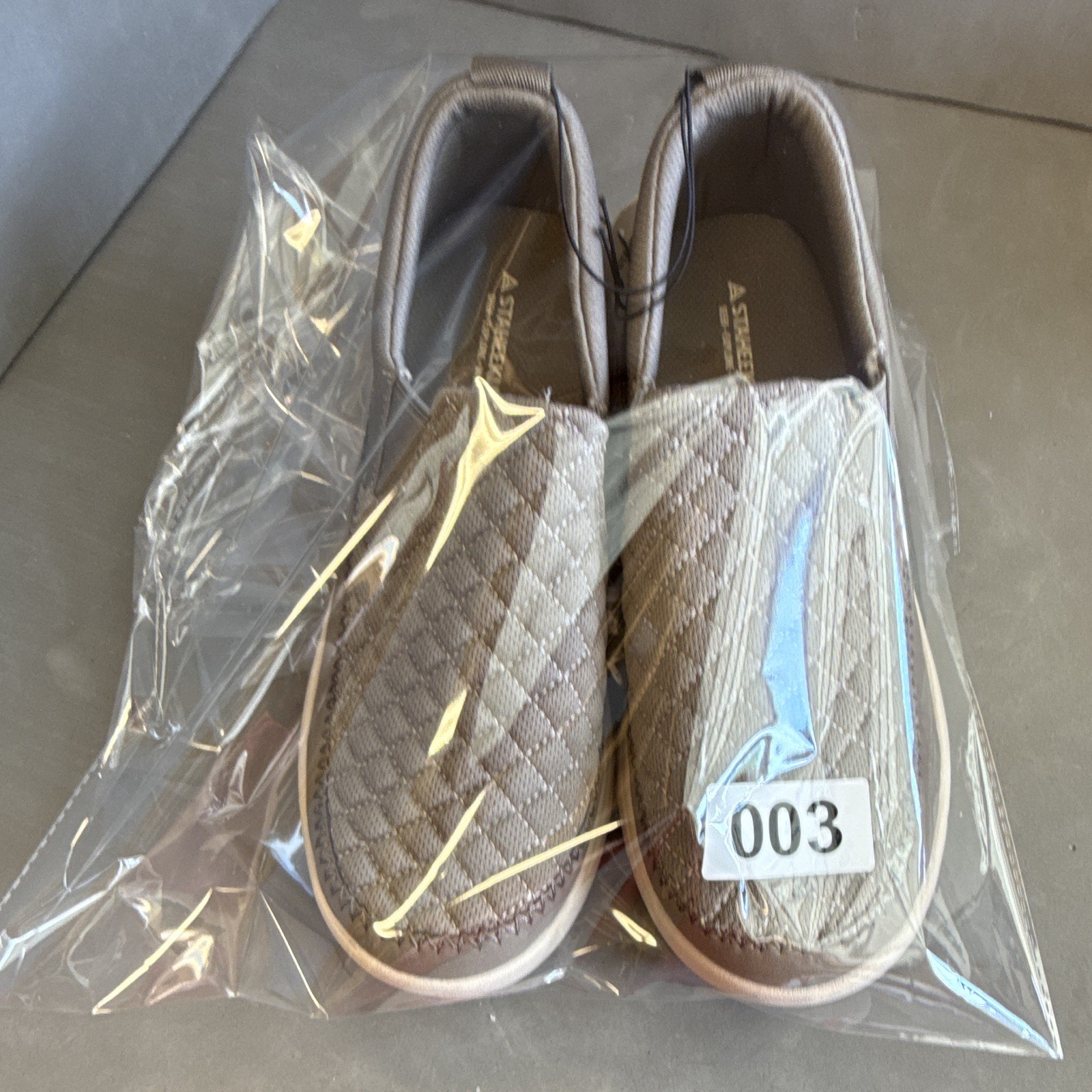 Staheekum Women Gray Quilted Slip-On Pull Tab Low Top. Size 10. Free Ship