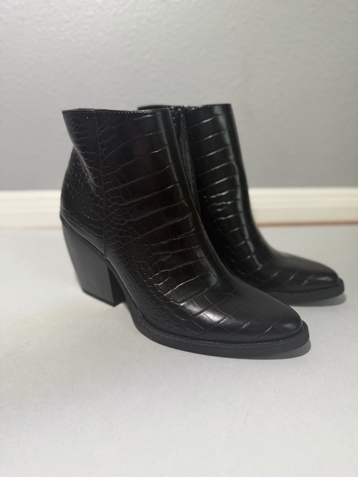 Madden Girl Women’s Black Faux Leather Ankle Booties Croc Embossed Sz 9 NEW