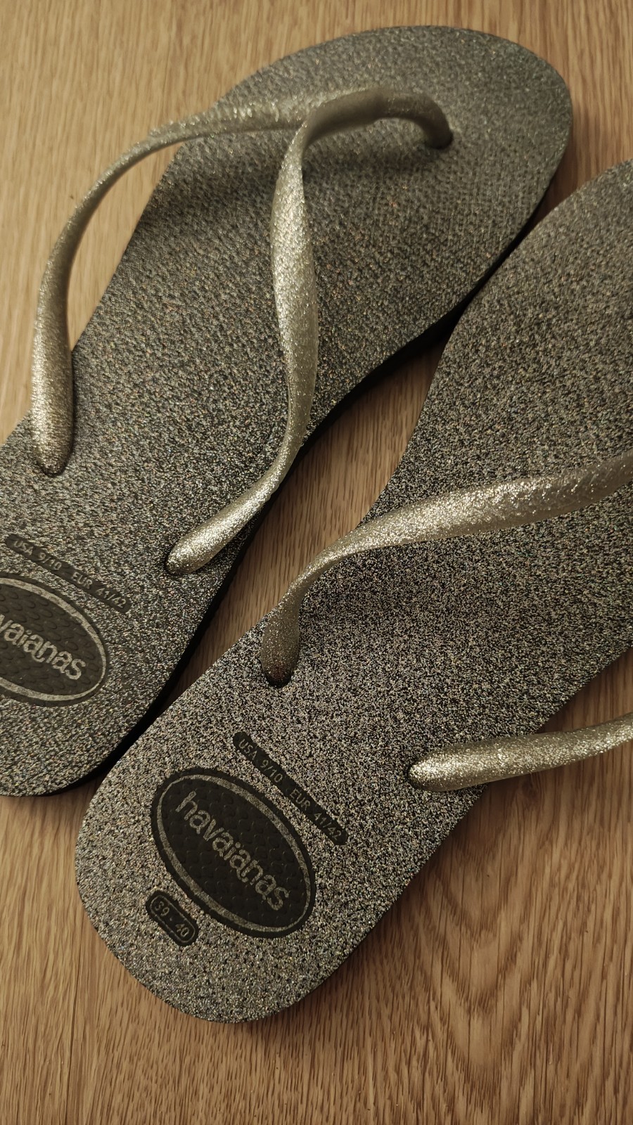 Havaianas Women’s Silver Size USA 9/10 Shiny Silver