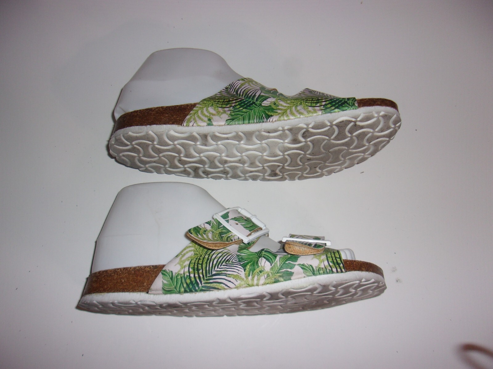 UNIONBAY Women’s Multicolor Slip On Sandals SIZE 6.5