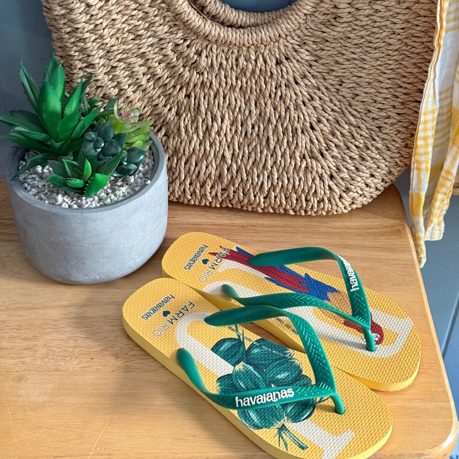 Havaianas x Farm Rio Yellow Tropical Parrot Fruit Flip Flops Women 11/12 -M 9/10