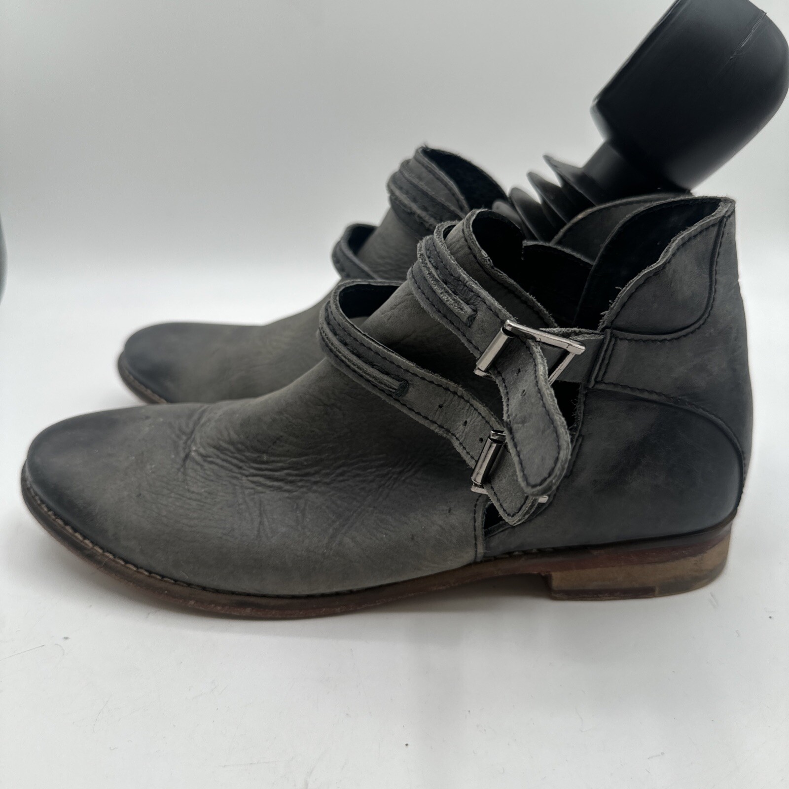 Free People Boots Womens 38 (US 7.5) Gray Leather Boho Grunge Biker Booties