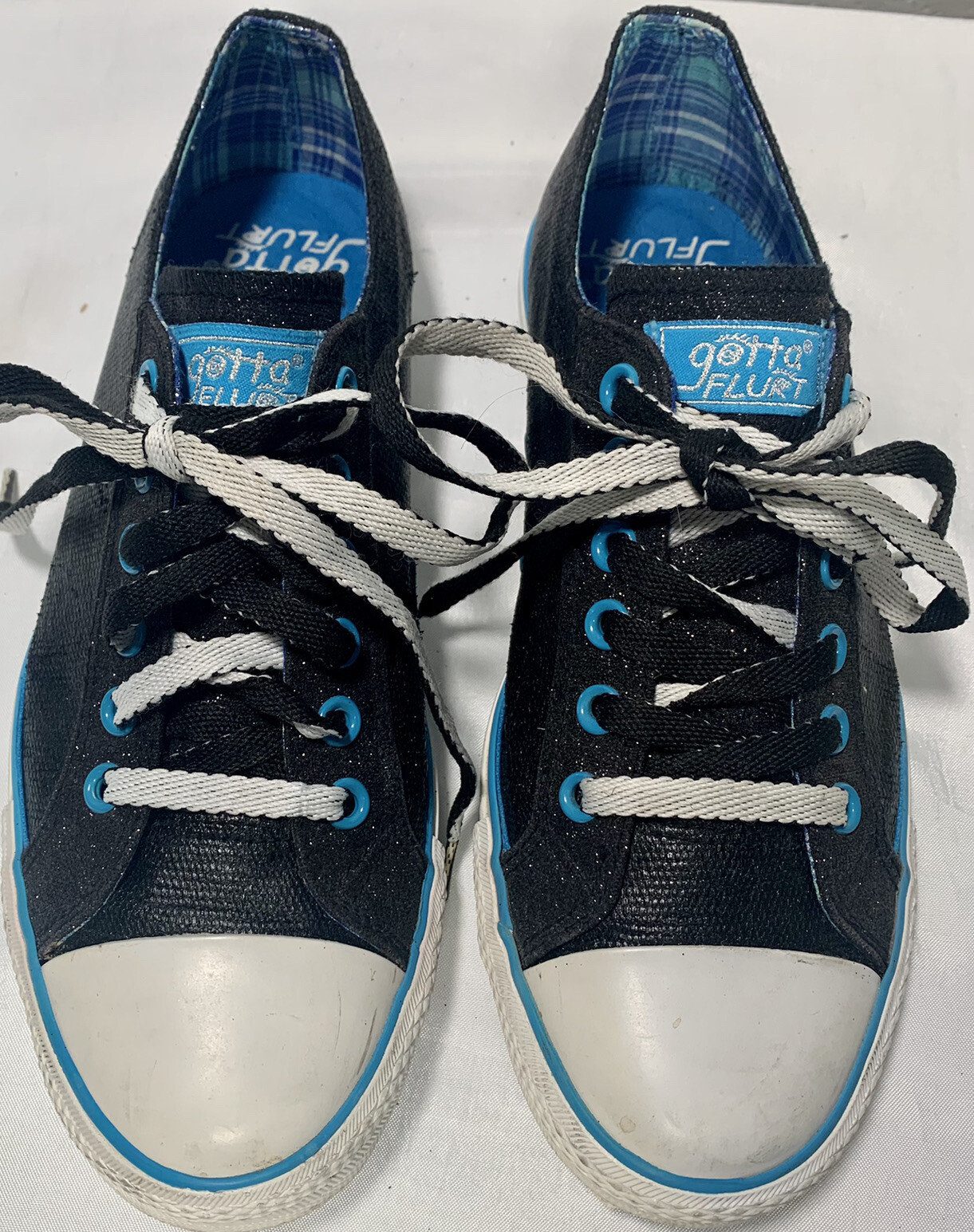 GOTTA FLURT Low Rise Sneakers Shoes Black Blue Accent Reversible Tongue Women 9