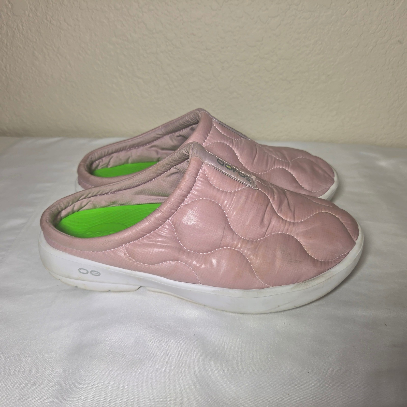 Oofos OOmg Eezee Quilted Mule Slippers Pink Womens Size 9 EU 40 Recovery Shoes