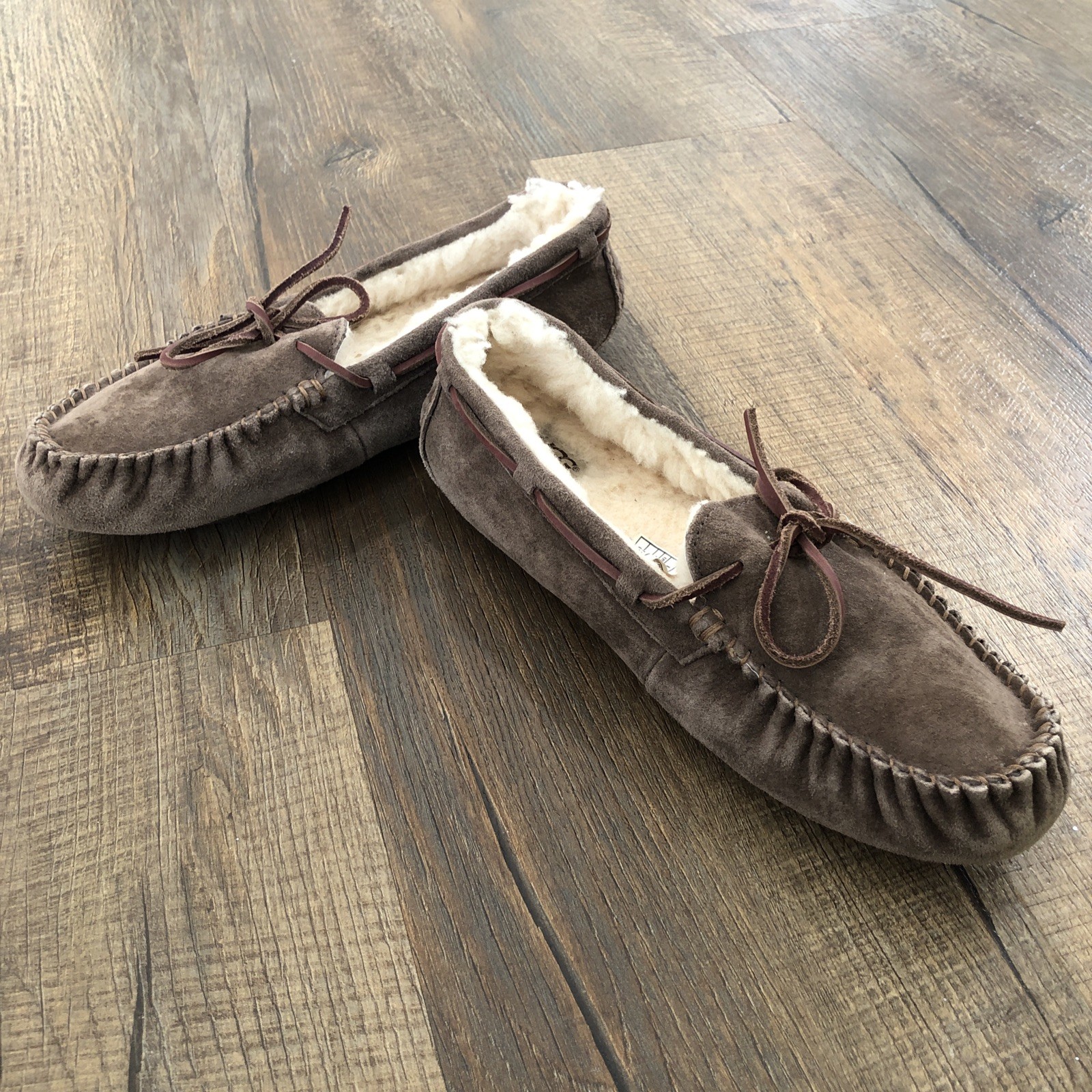 UGG Dakota Suede Sheepskin Moccasin Slippers Women’s Size 9 – Expresso – 5612