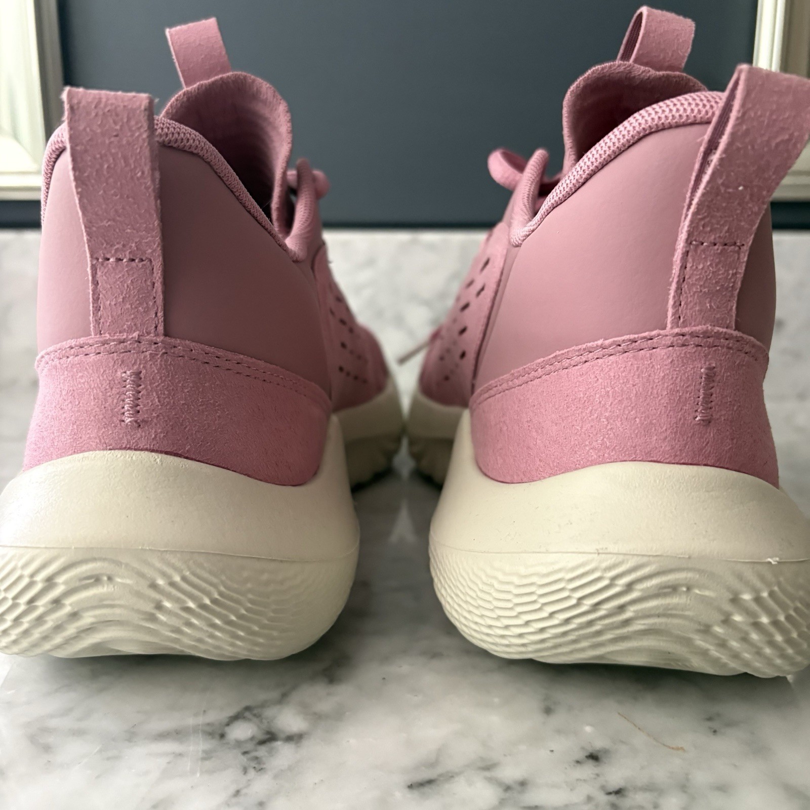 Under Armour Flow Breakthru 5 Lux Basketball Shoes Pink Rose Gold Size 11 NWOB