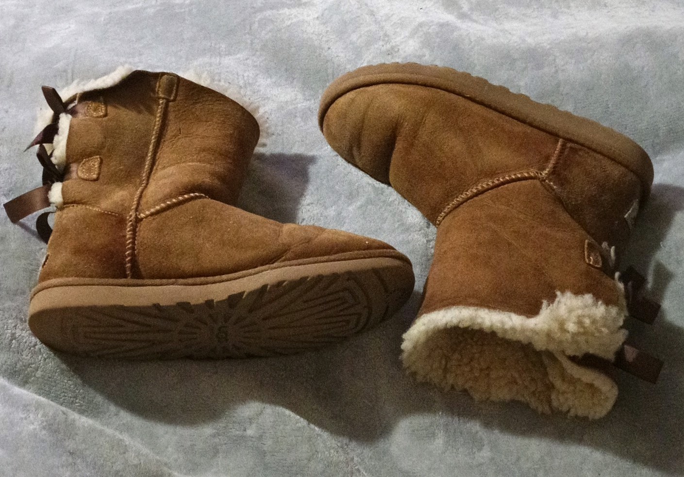UGG Australia Women’s Bailey Bow Corduroy Size 6 Chestnut Brown Suede Sheepskin