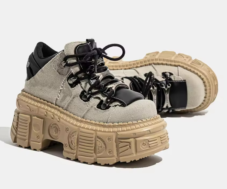 2025 New Retro Contrast Color Heavy Metal Platform Thick Bottom Female Gothic De