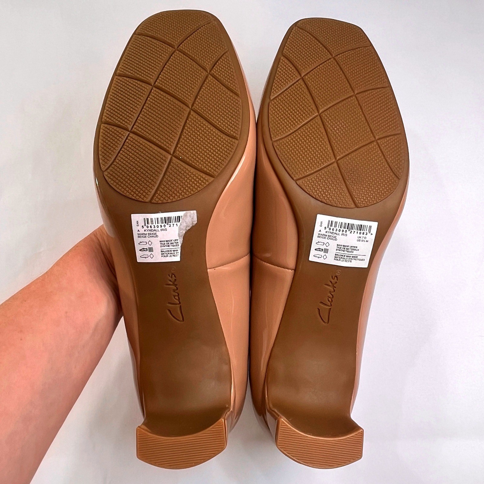 NEW Clarks Kyndall Iris Pumps Wmns 9.5 Warm Beige Patent Leather Block Heel Shoe