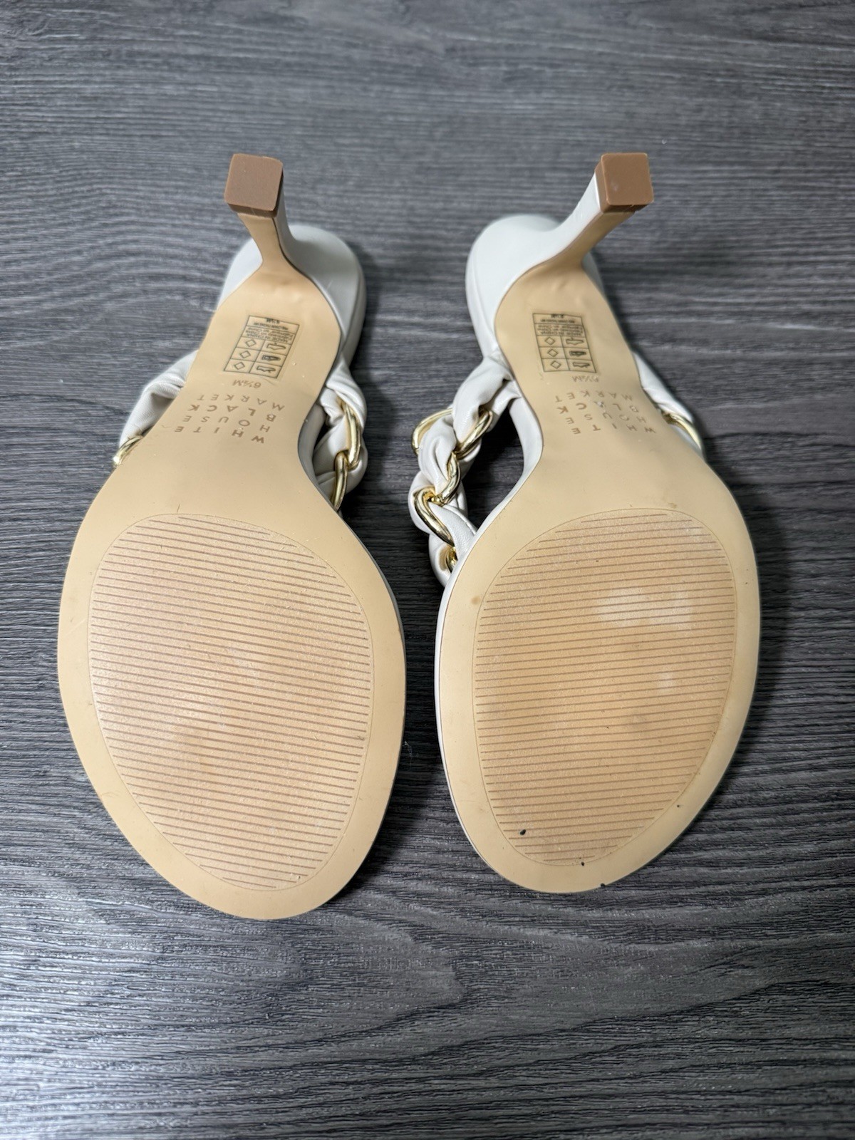 White House Black Market Cream Colored Heels With A Gold Chain Accent Size 6.5