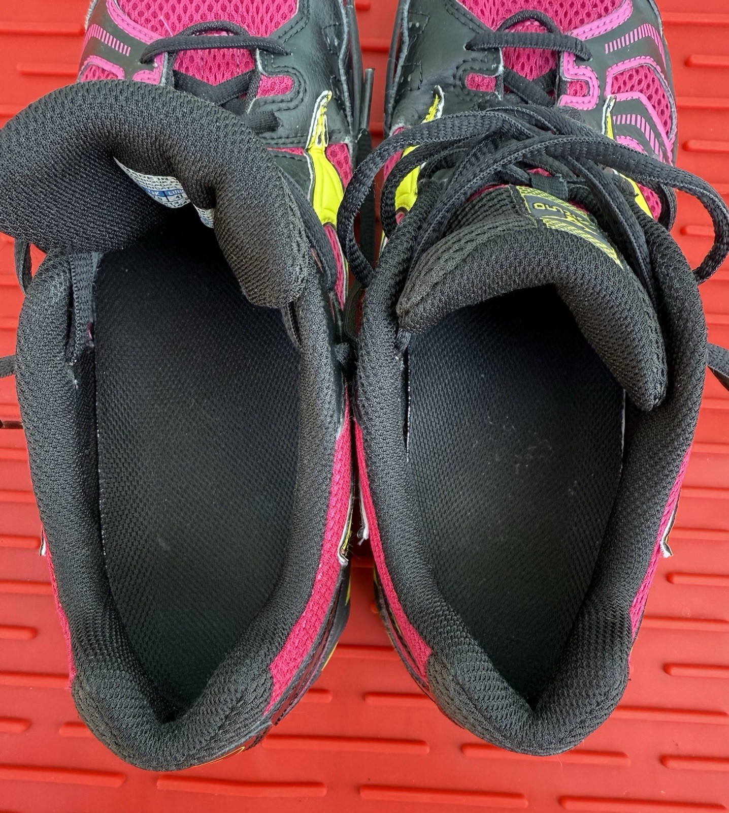Mizuno Wave Bolt 2 Running Shoes Sneakers Womens Size 10 Lightweight Sneakers.