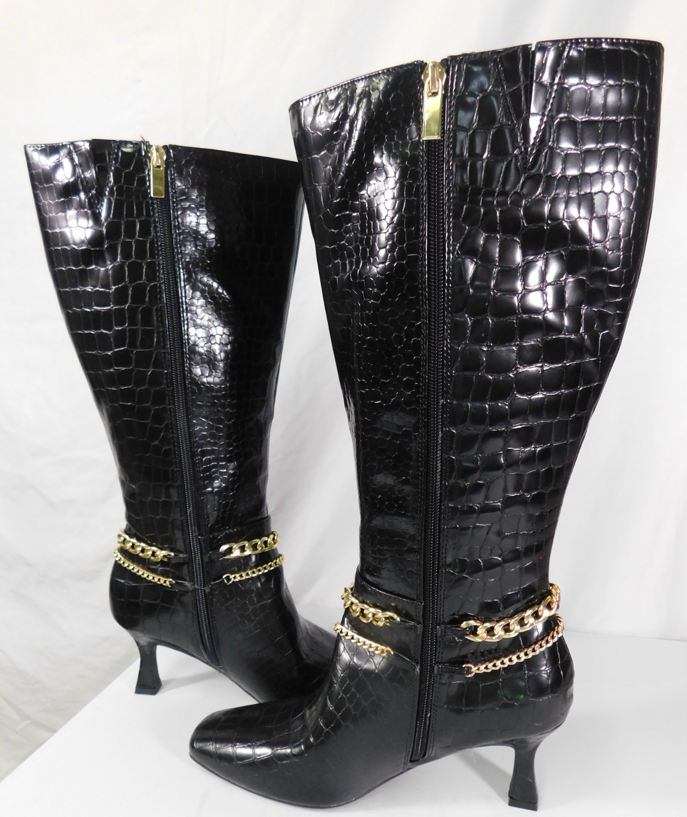 COMFORT EST 1946 TALL BLACK FAUX LEATHER CROC EMBOSSED BOOTS W/GOLD CHAIN 8W