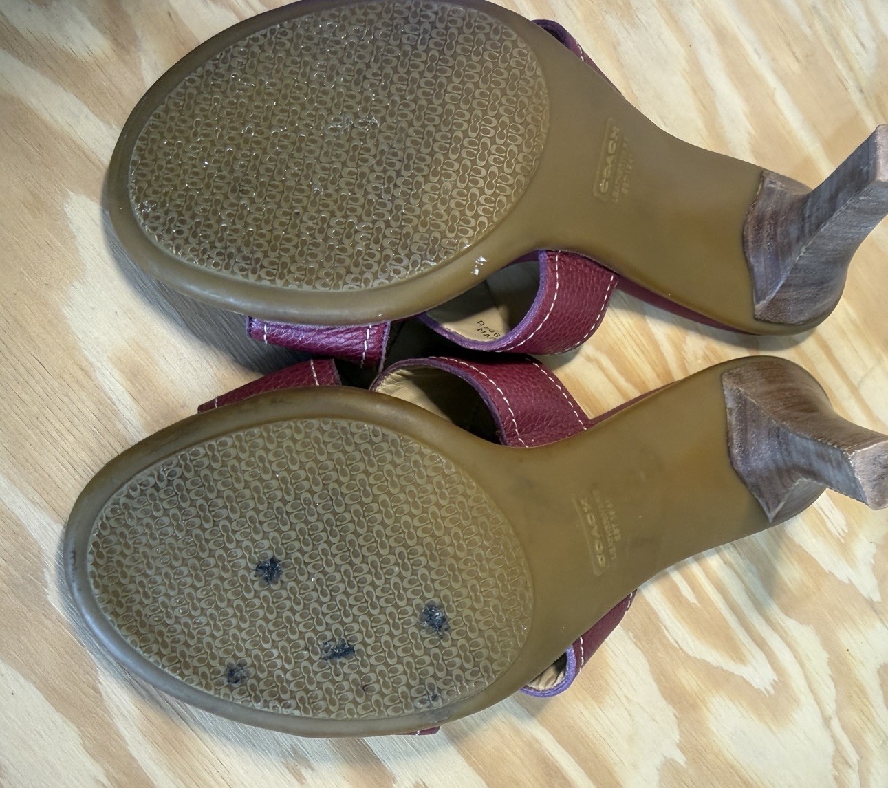 Coach Women’s Burgundy Leather Slide Sandals Straps Buckle Logo Size 7.5B