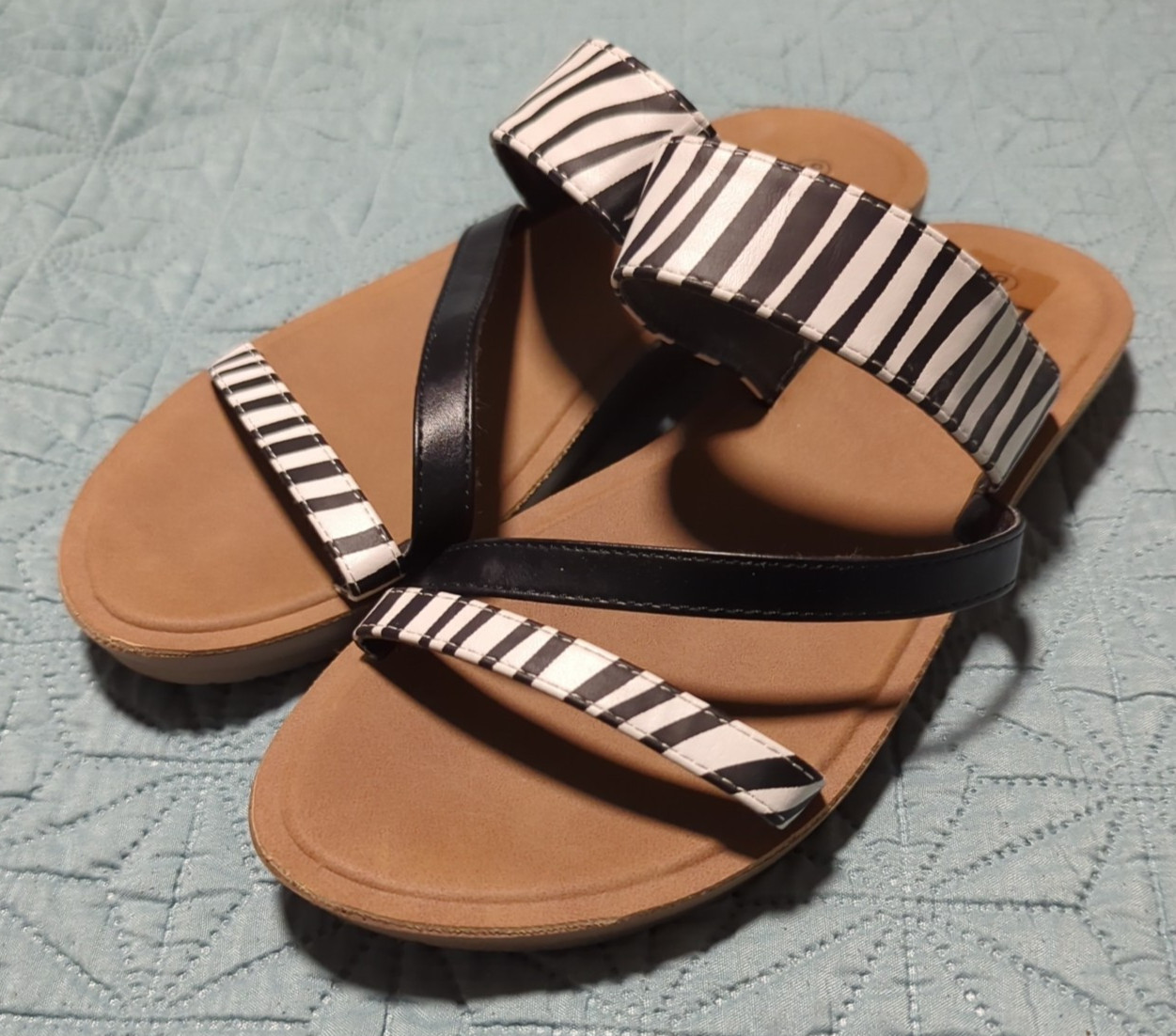 MUK LUKS Women’s Dahlia Strap Sandals sz 8