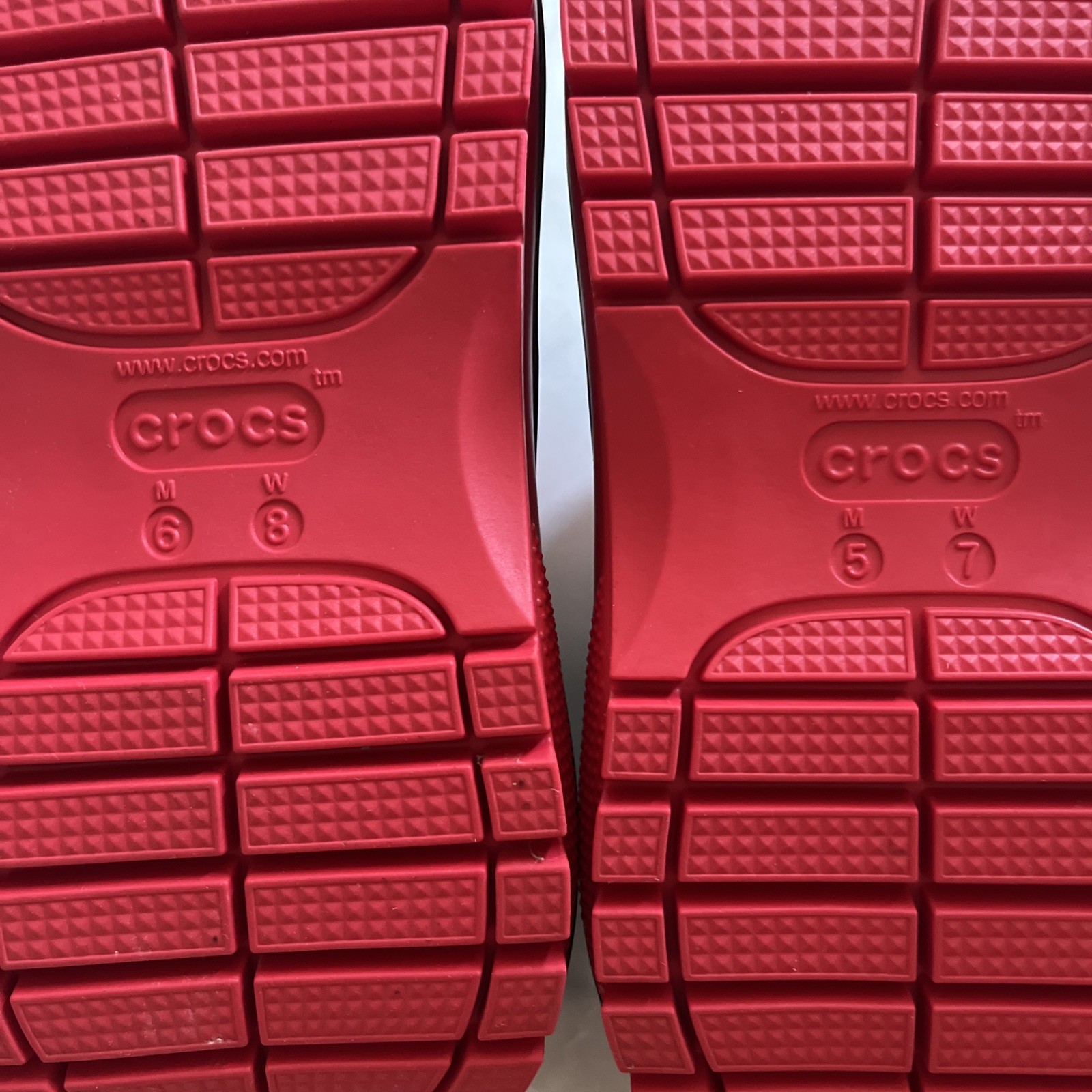 Crocs Mega Crush Clog black red womens Right W7 Left W8 mismatched pair adaptive