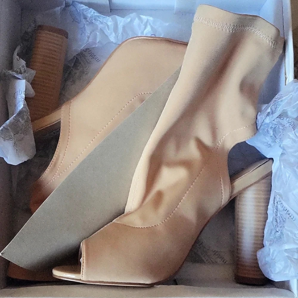 Cape Robbin Connie 3 nude color Peep Toe Open Heel Womens Size 7