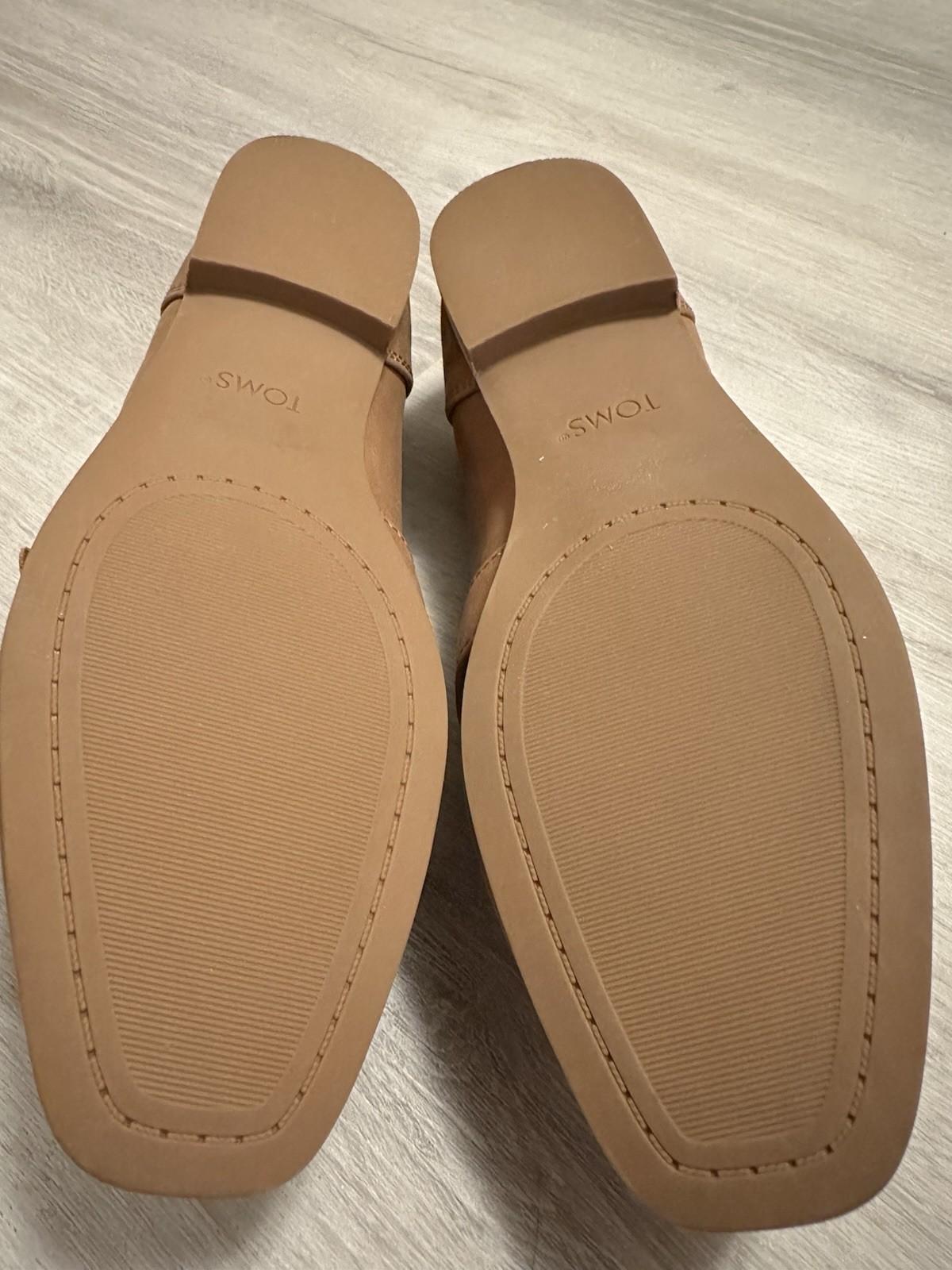 TOMS Women’s Brown Leather Slip-On Loafer – US 7