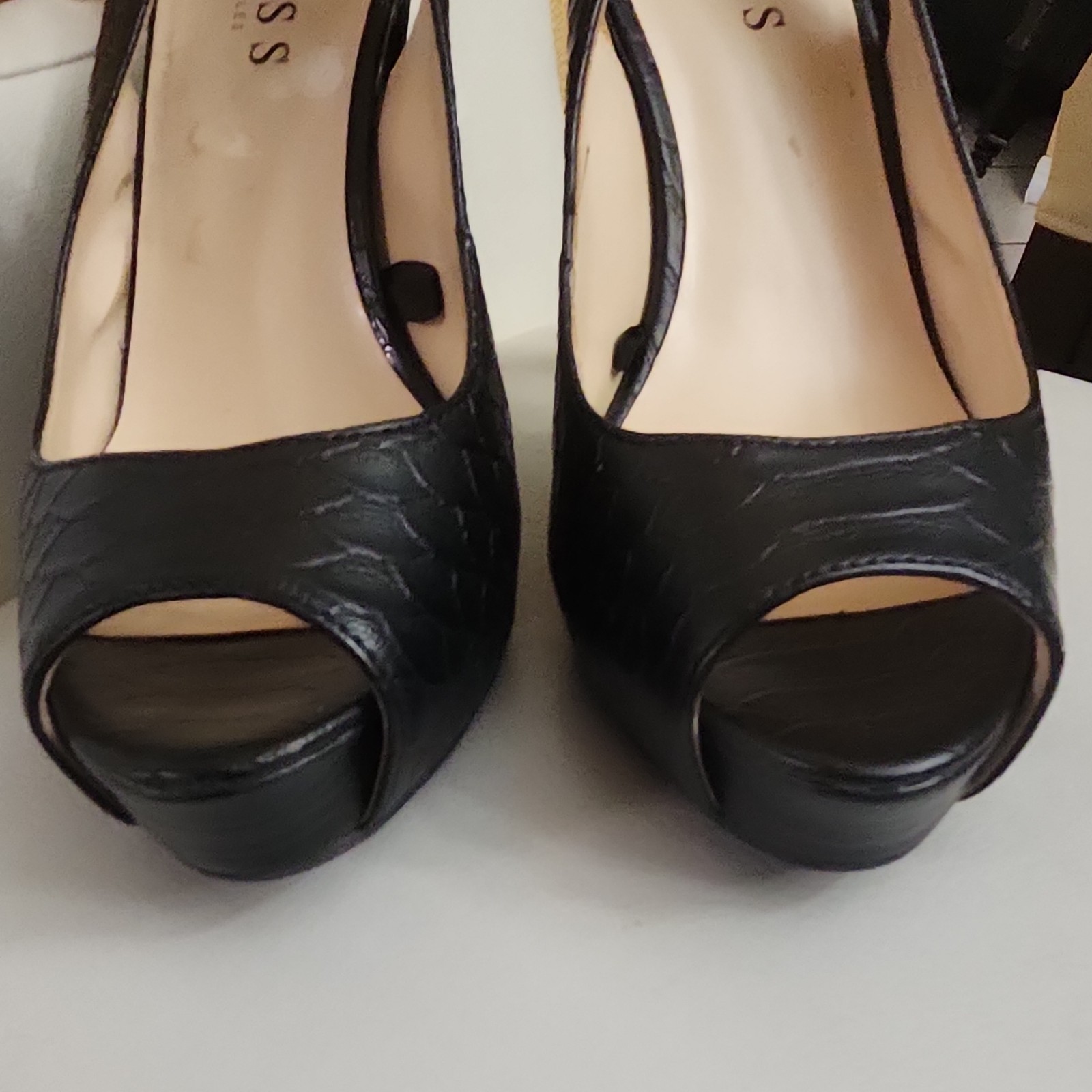 GUESS Women’s Black Croc Leather Platform Peep Toe Slingback Heels Size 7