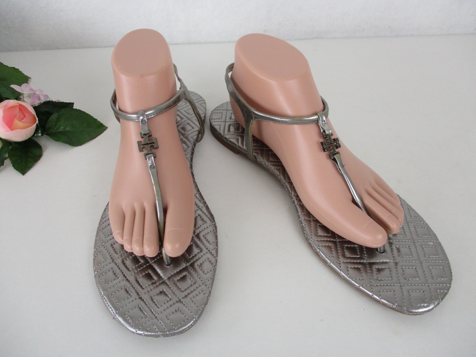 Tory Burch Marion 10.5 M Quilted Silver Leather Minimalist Flat Sandals