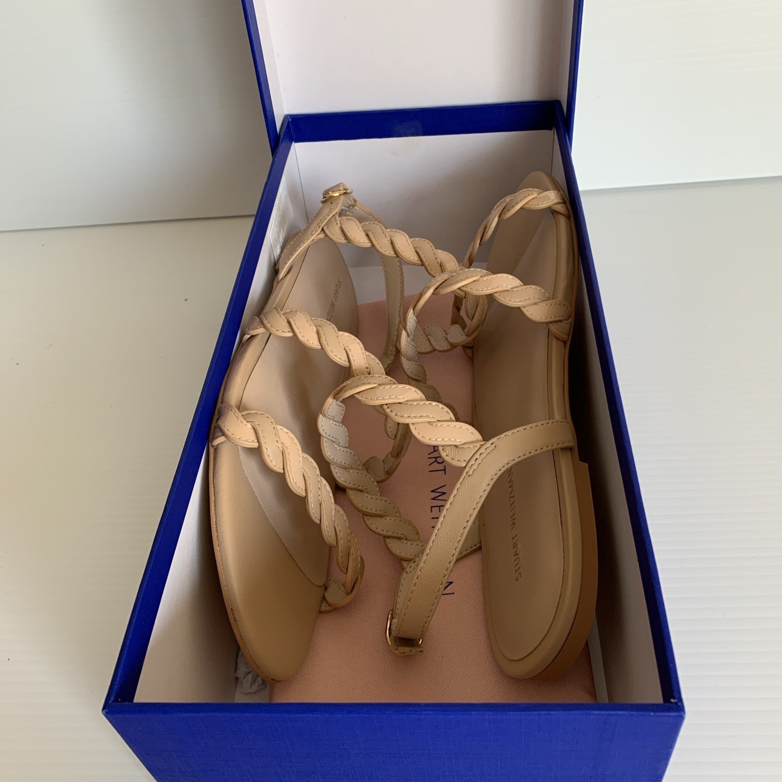 Womens Stuart Weitzman Sz 7M (37.5) Twistie Flat Sandal Golden Beige MSRP $425