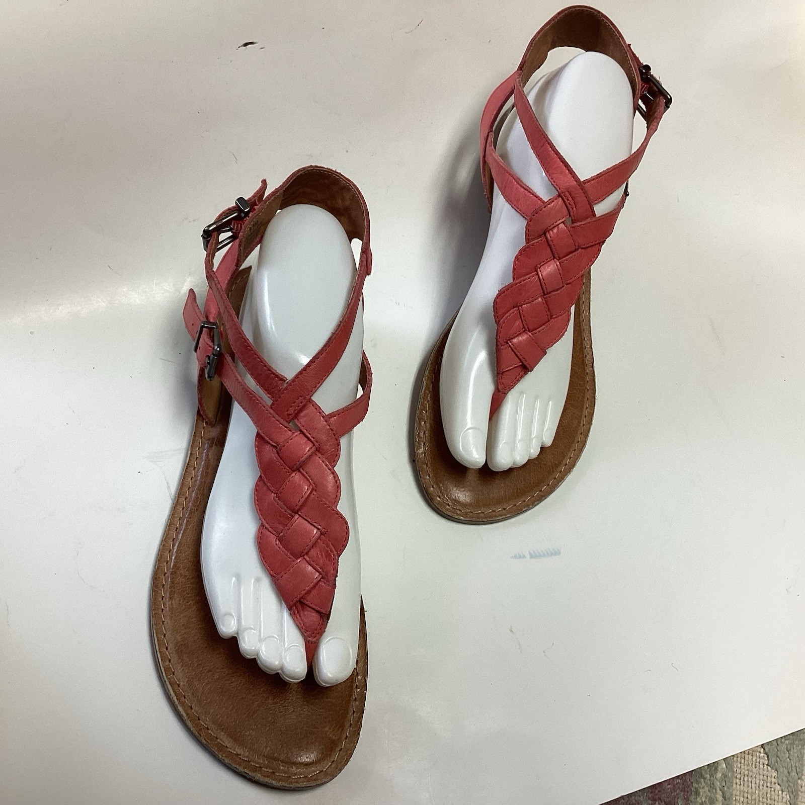 Nurture Sandals Womens Size 9.5M Double Buckle Thong Salmon Coral Leather Uppers