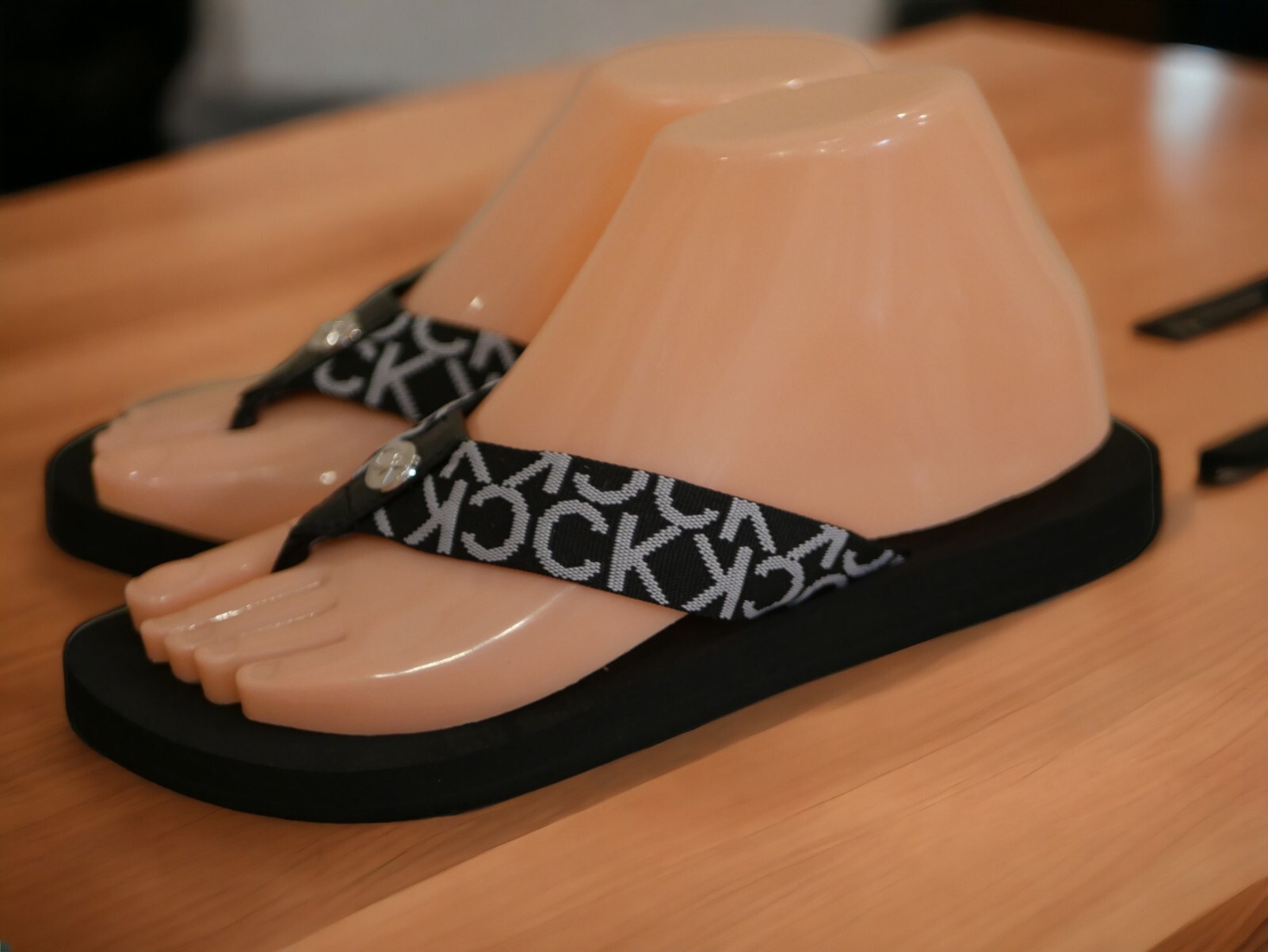 NEW WOMENS CALVIN KLEIN BLACK WHITE NYLON LOGO FLIP FLOP SANDAL CAHLA 6,7,8,9,10
