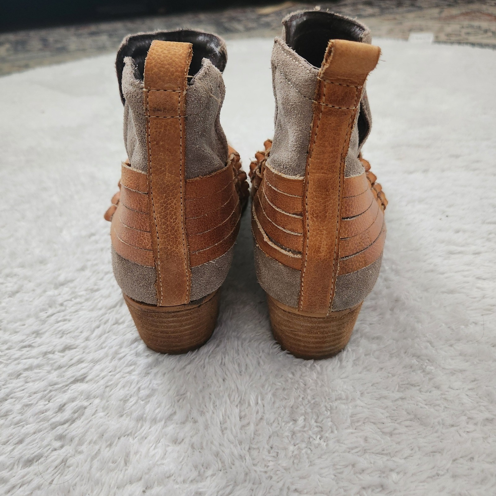 Diba True Sly Fox Taupe Suede Leather Side Cutout Western Ankle Boots 9.5