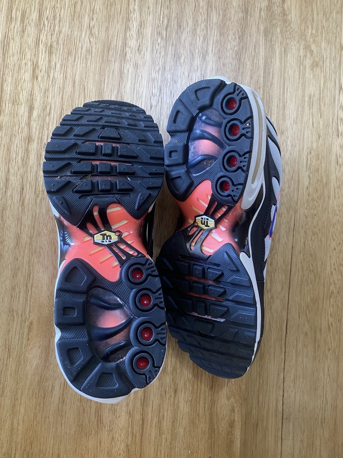 Air Max Plus Tuned TN (GS) Platinum Violet Lava Trainers 718071 007 W8.5 / 7Y