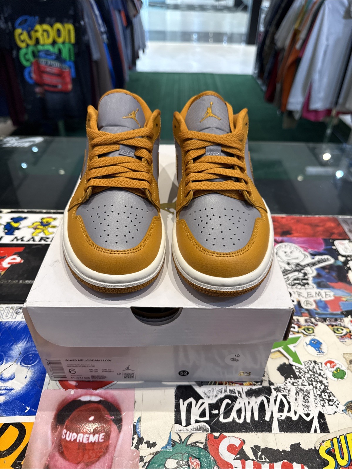 DC0774 020 Air Jordan 1 Low Women 6W / 4.5Y