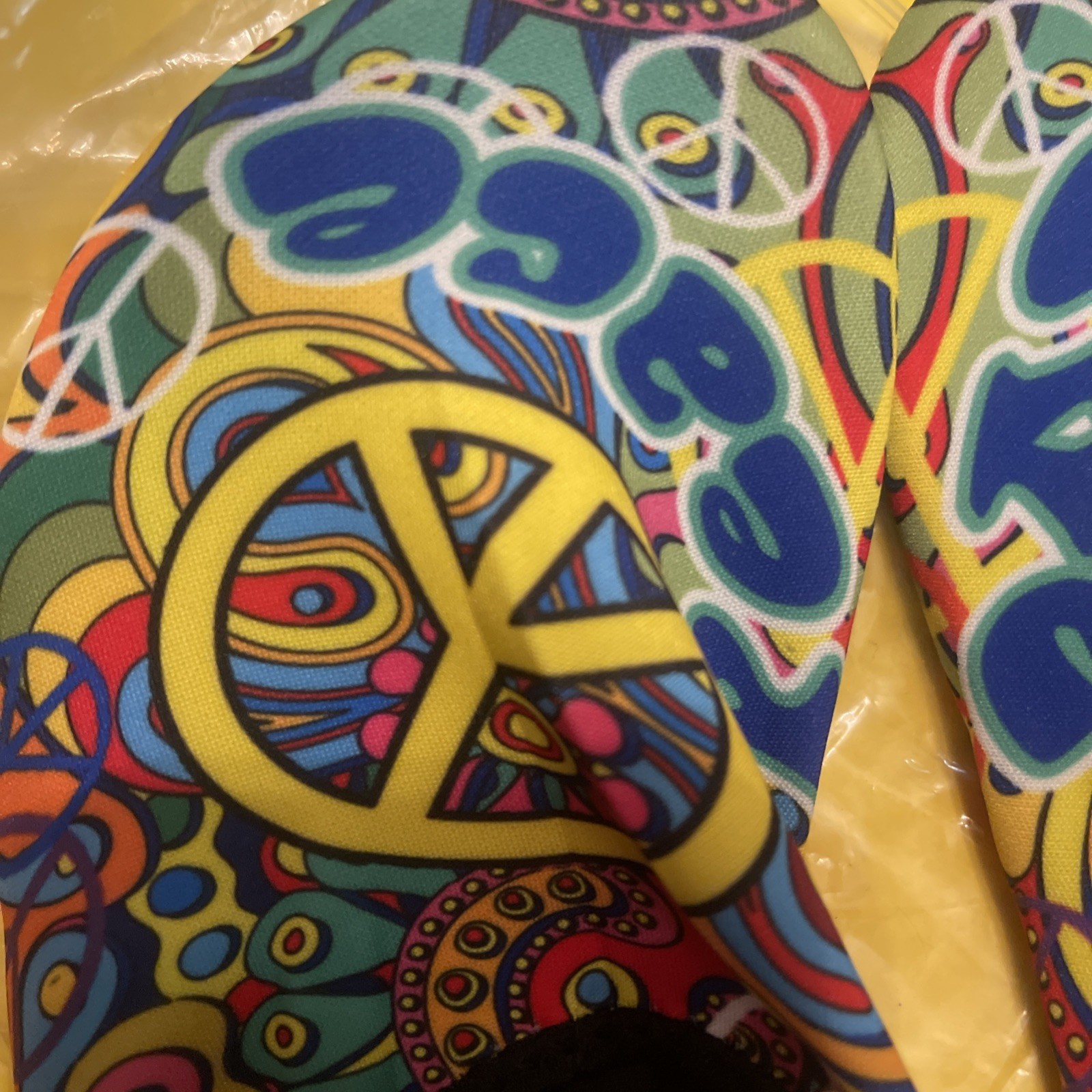 Yes We Vibe Womans Water Shoes New 5M / 6M Size Smiley Face Peace Design