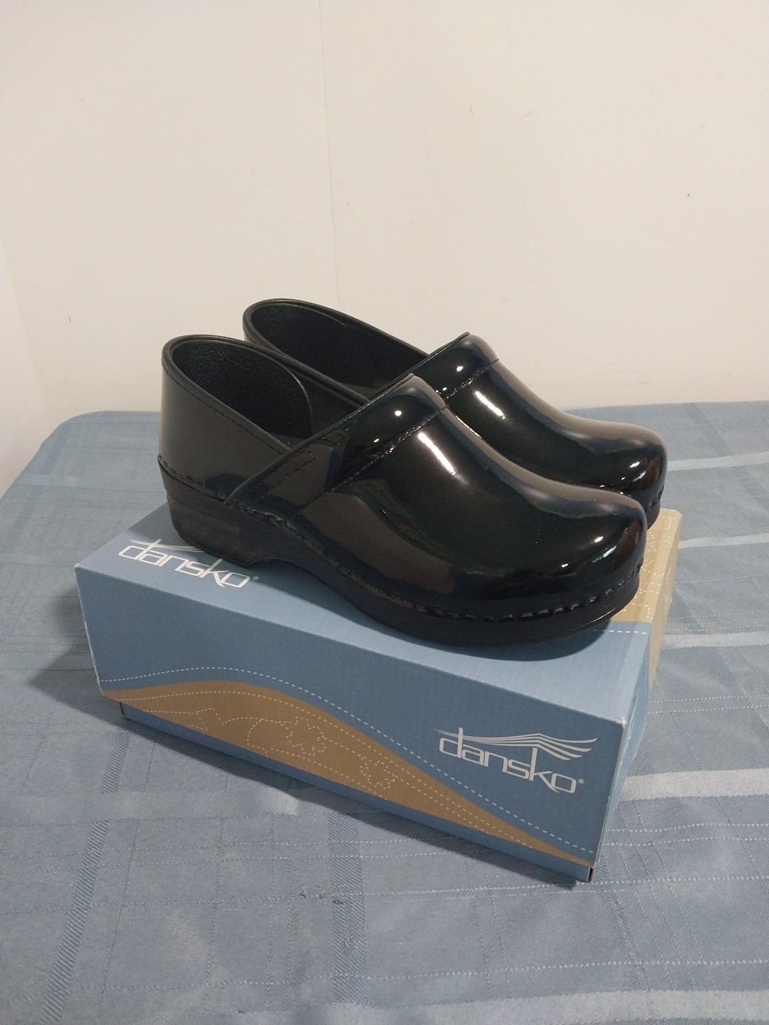 Dansko Professional Patent Black Slip On Clogs Shoes Women’s Size 41, 10.5. New