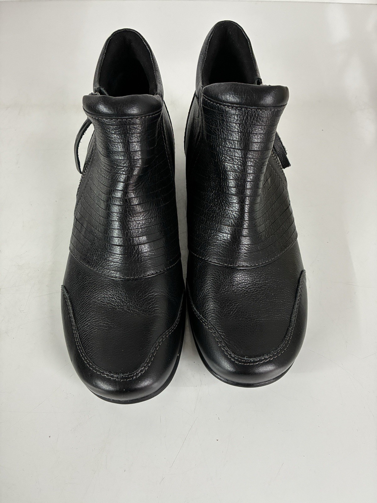 Taos Women’s Habit (HAB-13939) Leather Bootie Black Size 9 W Ankle Logo Zipper
